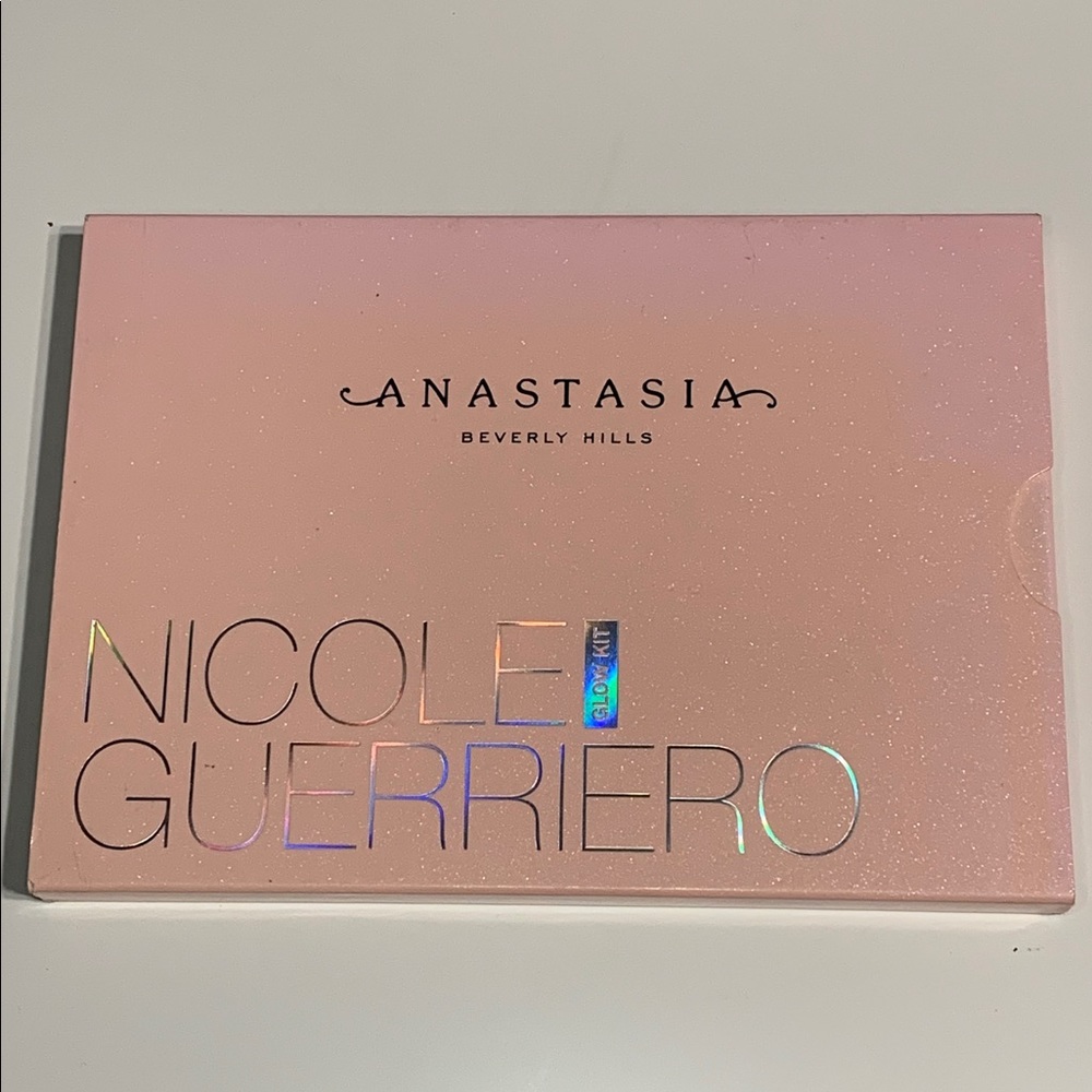 Anastasia Beverly Hills Nicole Guerriero Glow kit